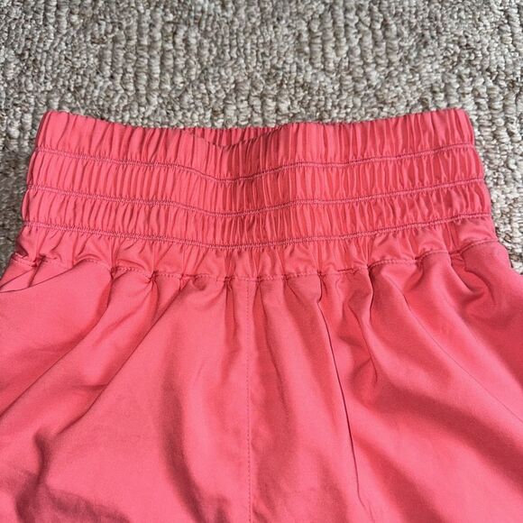 Women's Peach Nike  Dri-Fit Ultra High Waisted 3" Brief Lined Shorts Size Small - Picture 3 of 4